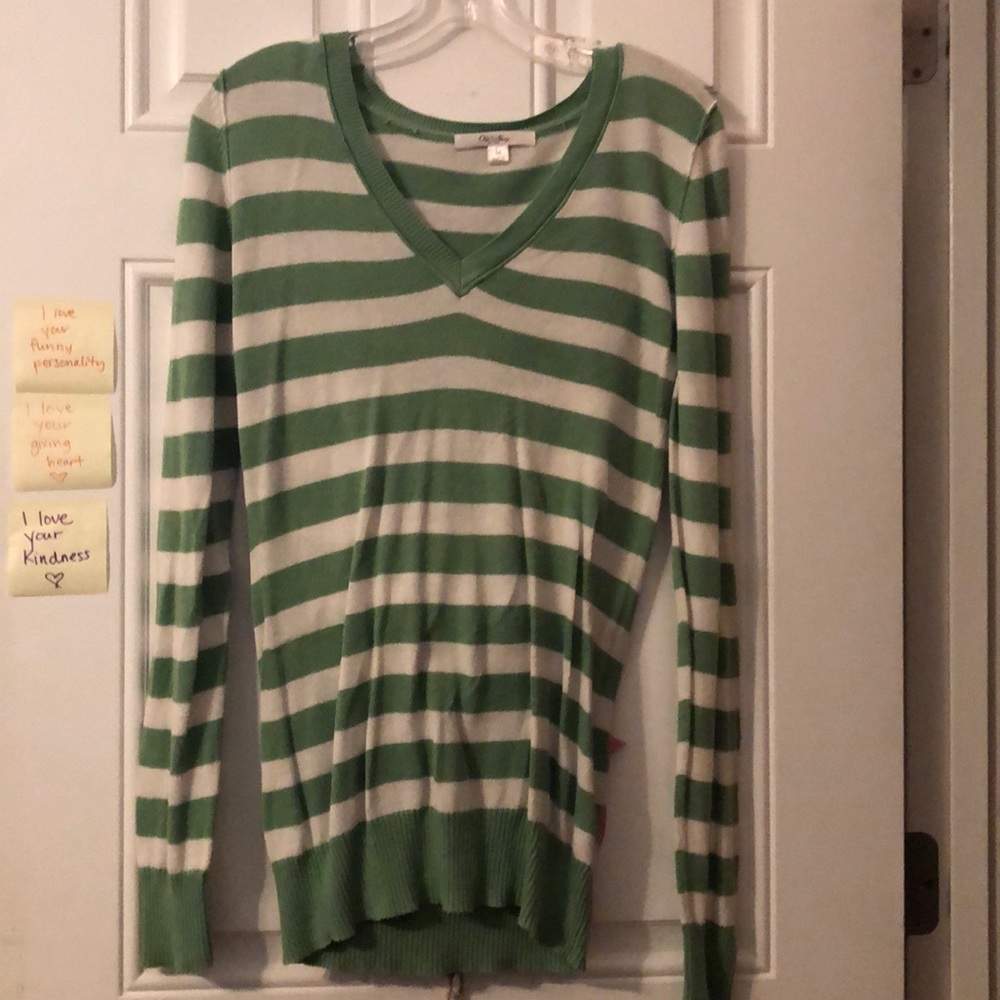 Long sleeve T-shirt white and green v neck